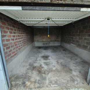 Garage fermé à 150M de la plage !