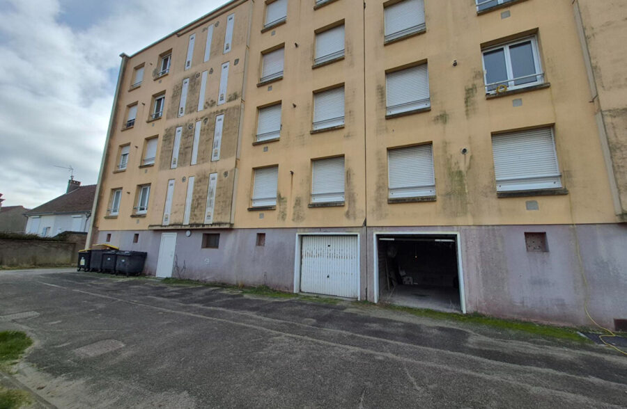 Garage fermé à 150M de la plage !