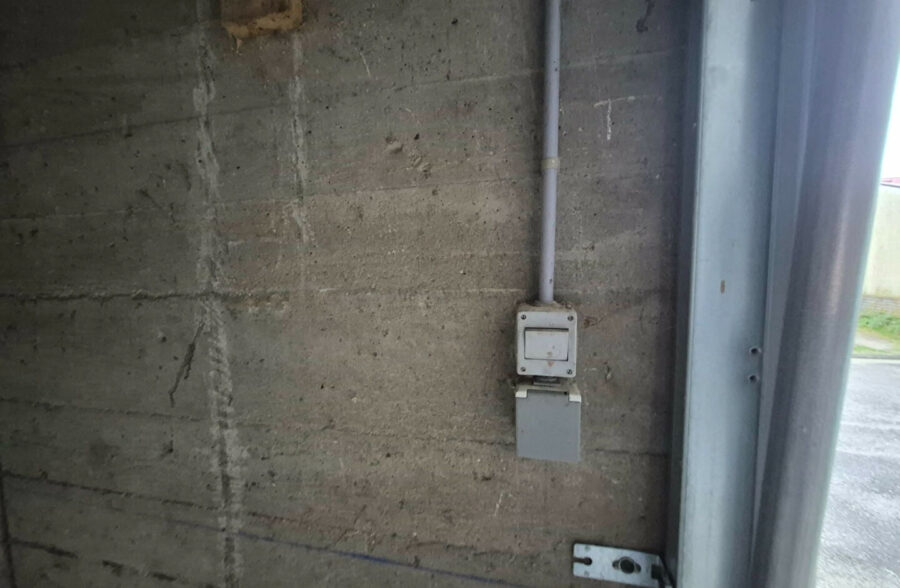 Garage fermé à 150M de la plage !