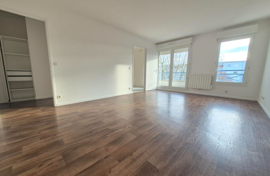 VAUBAN-LA CATHO-APPARTEMENT DEUX CHAMBRES, PARKING ET TERRASSE