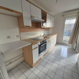 VAUBAN-LA CATHO-APPARTEMENT DEUX CHAMBRES, PARKING ET TERRASSE