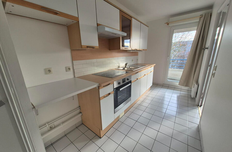 VAUBAN-LA CATHO-APPARTEMENT DEUX CHAMBRES, PARKING ET TERRASSE