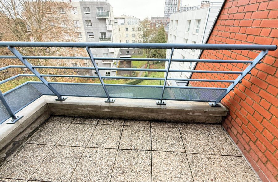 VAUBAN-LA CATHO-APPARTEMENT DEUX CHAMBRES, PARKING ET TERRASSE