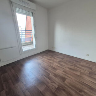 VAUBAN-LA CATHO-APPARTEMENT DEUX CHAMBRES, PARKING ET TERRASSE