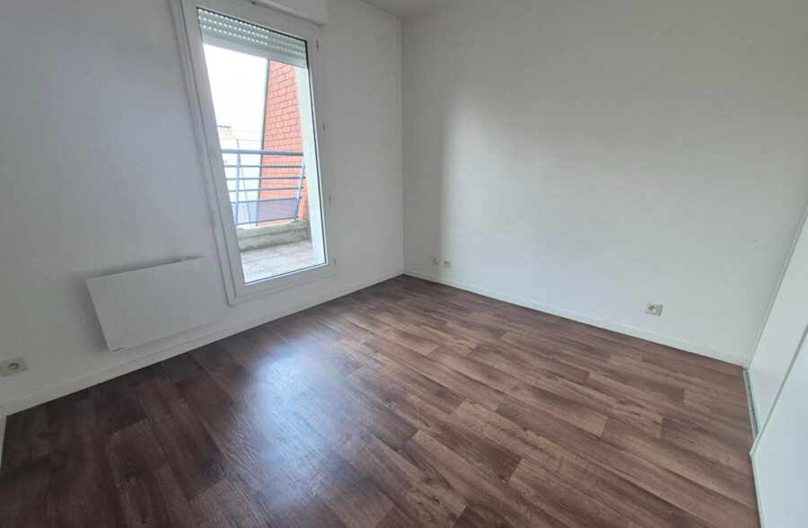 VAUBAN-LA CATHO-APPARTEMENT DEUX CHAMBRES, PARKING ET TERRASSE