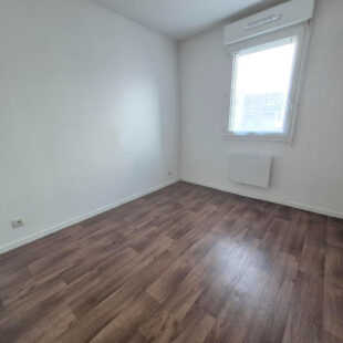 VAUBAN-LA CATHO-APPARTEMENT DEUX CHAMBRES, PARKING ET TERRASSE