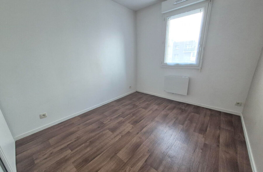 VAUBAN-LA CATHO-APPARTEMENT DEUX CHAMBRES, PARKING ET TERRASSE