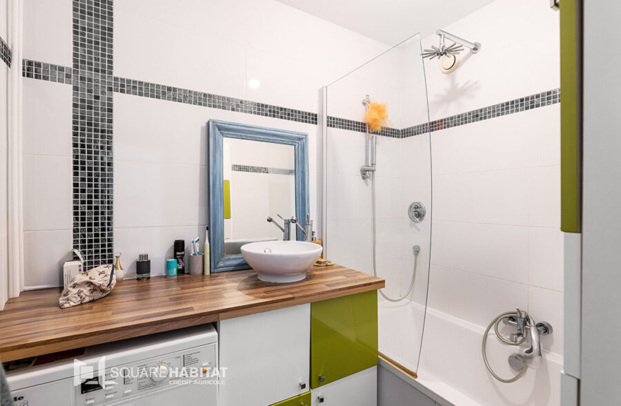 LILLE quartier VAUBAN T3 avec balcon -terrasse, parking et cave