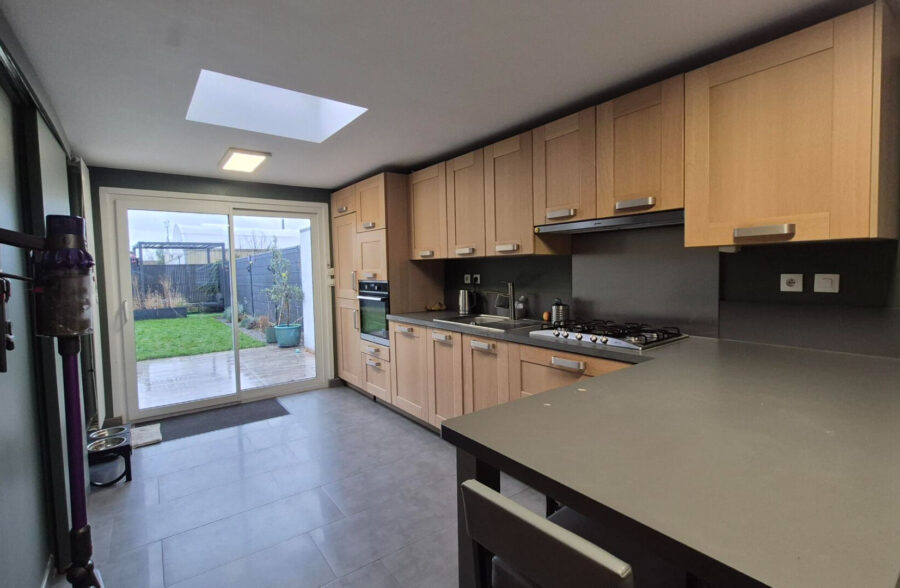 À Wattrelos, secteur Hôpital – Spacieuse maison des années 30 avec jardin