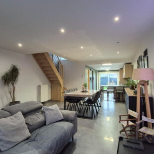 À Wattrelos, secteur Hôpital – Spacieuse maison des années 30 avec jardin