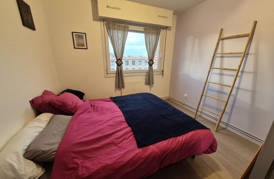 LILLE  limite LOOS T2 avec parking et cave