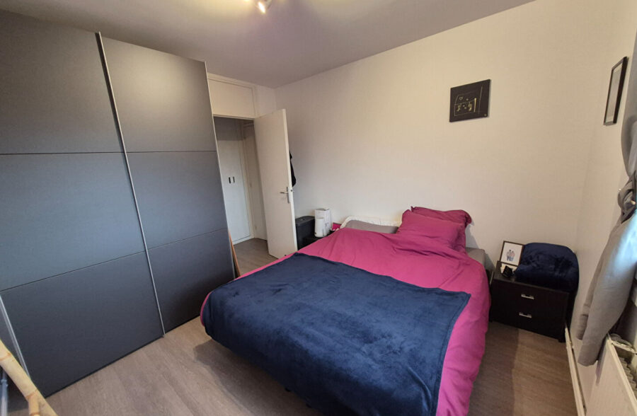 LILLE  limite LOOS T2 avec parking et cave