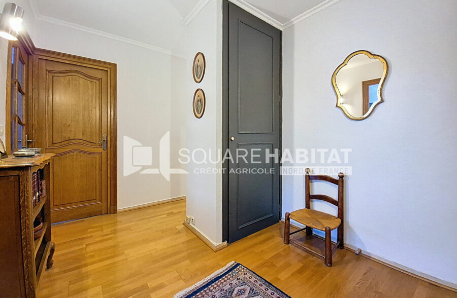 Appartement Parc d’Auteuil, entièrement rénové. Balcon, 2 chambres, parking et cave.