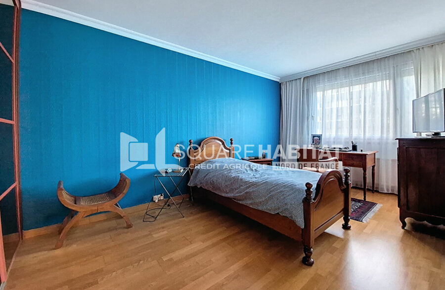 Appartement Parc d’Auteuil, entièrement rénové. Balcon, 2 chambres, parking et cave.