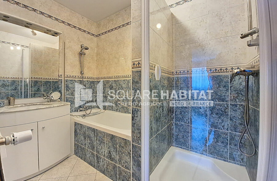 Appartement Parc d’Auteuil, entièrement rénové. Balcon, 2 chambres, parking et cave.