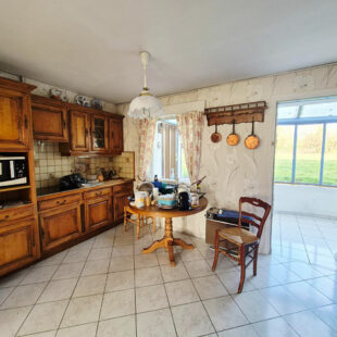 Maison mitoyenne à fort potentiel!!!