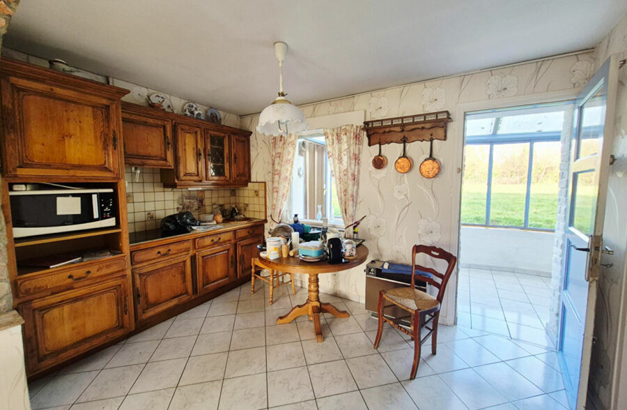 Maison mitoyenne à fort potentiel!!!