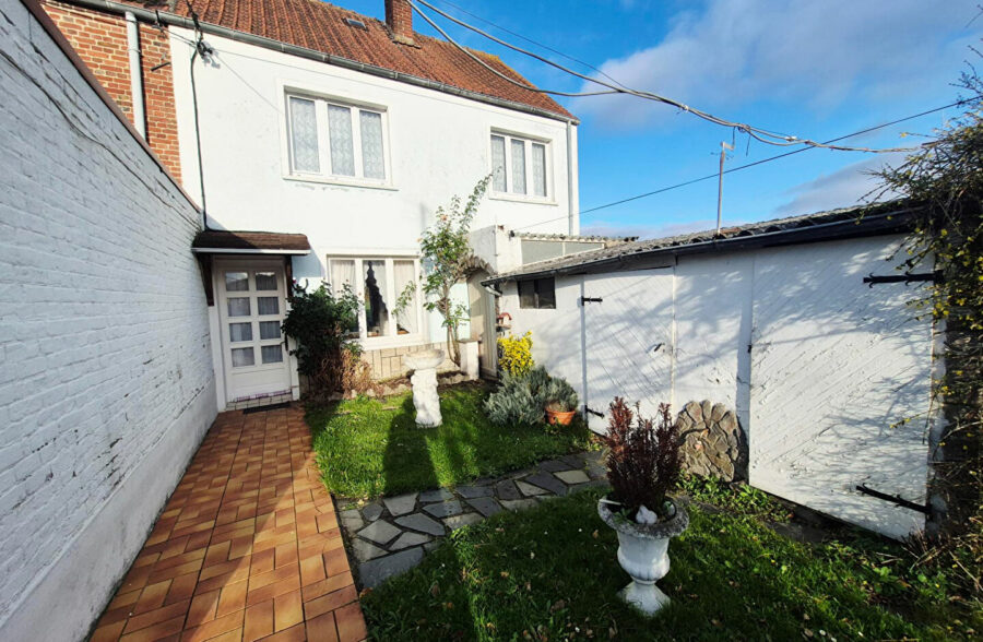 Maison mitoyenne à fort potentiel!!!