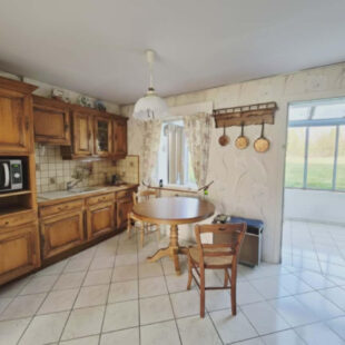 Maison mitoyenne à fort potentiel!!!