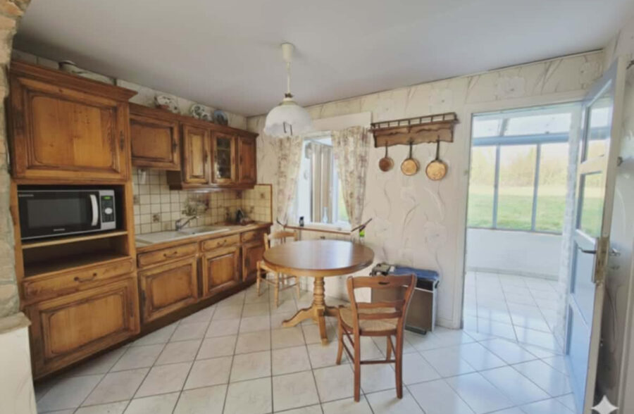 Maison mitoyenne à fort potentiel!!!