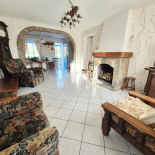 Maison mitoyenne à fort potentiel!!!