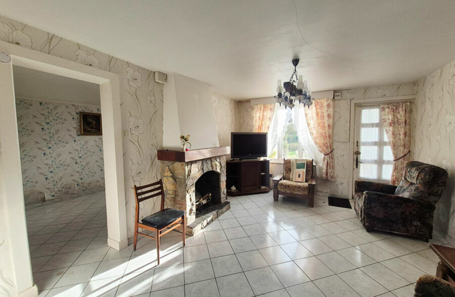 Maison mitoyenne à fort potentiel!!!