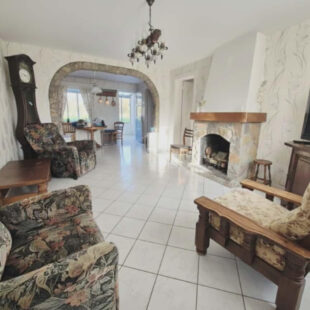 Maison mitoyenne à fort potentiel!!!