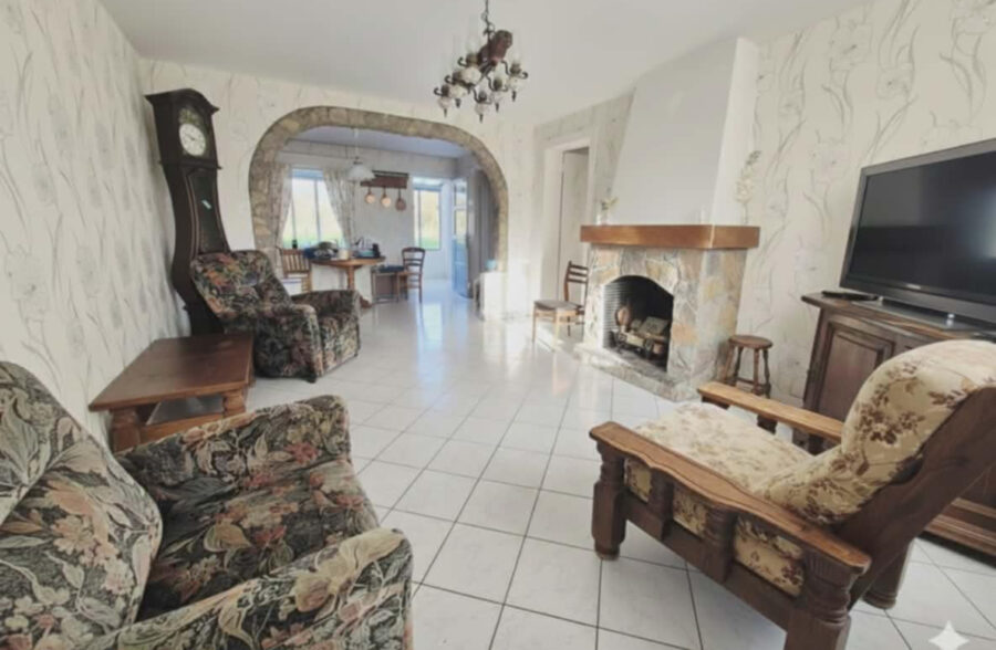 Maison mitoyenne à fort potentiel!!!