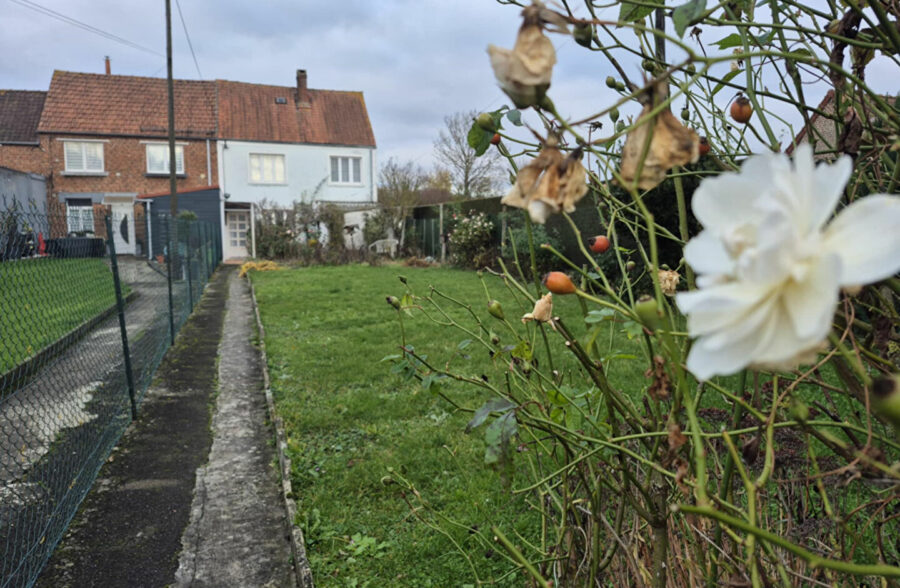 Maison mitoyenne à fort potentiel!!!
