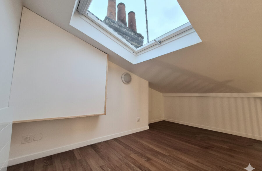 LILLE SAINT-MICHEL : JOLI STUDIO ENTIÈREMENT RÉNOVÉ AVEC MEZZANINE