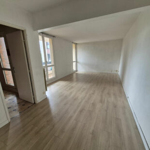 VAUBAN- CATHO :T4 avec balcons, cave et parking