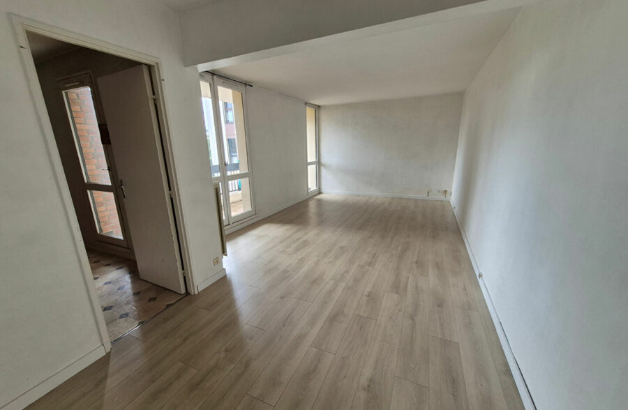 VAUBAN- CATHO :T4 avec balcons, cave et parking