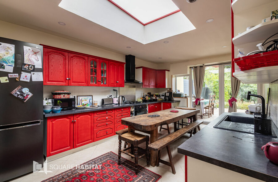 Grande maison de famille, jardin, garage et 4 chambres