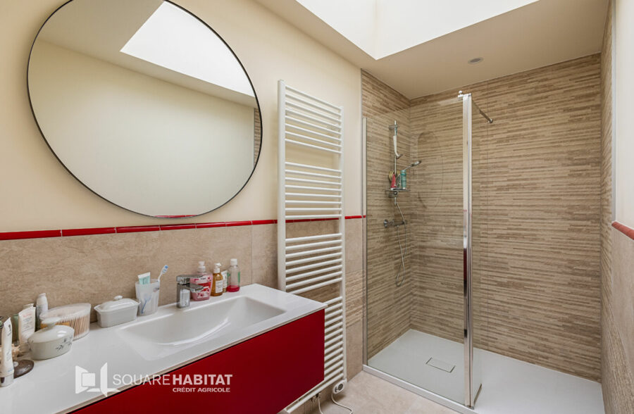 Grande maison de famille, jardin, garage et 4 chambres