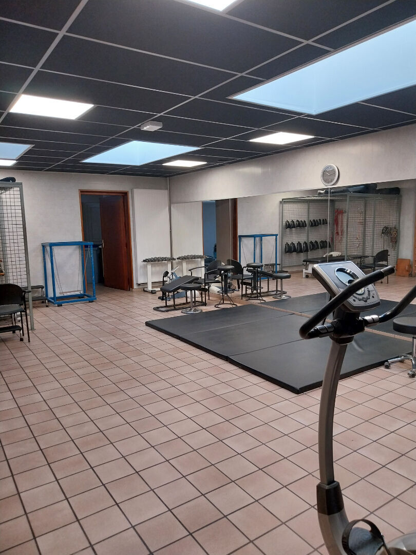 Immeuble avec Local commercial et 2 apt