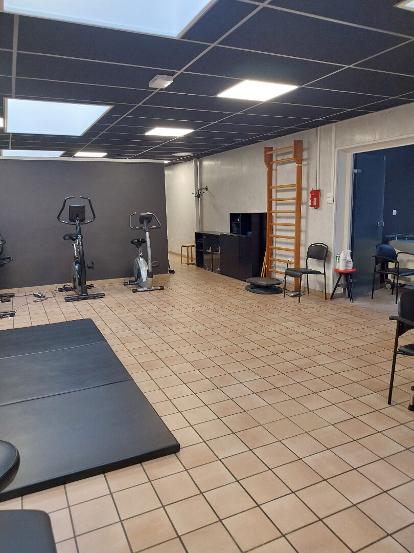 Immeuble avec Local commercial et 2 apt