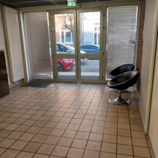 Immeuble avec Local commercial et 2 apt