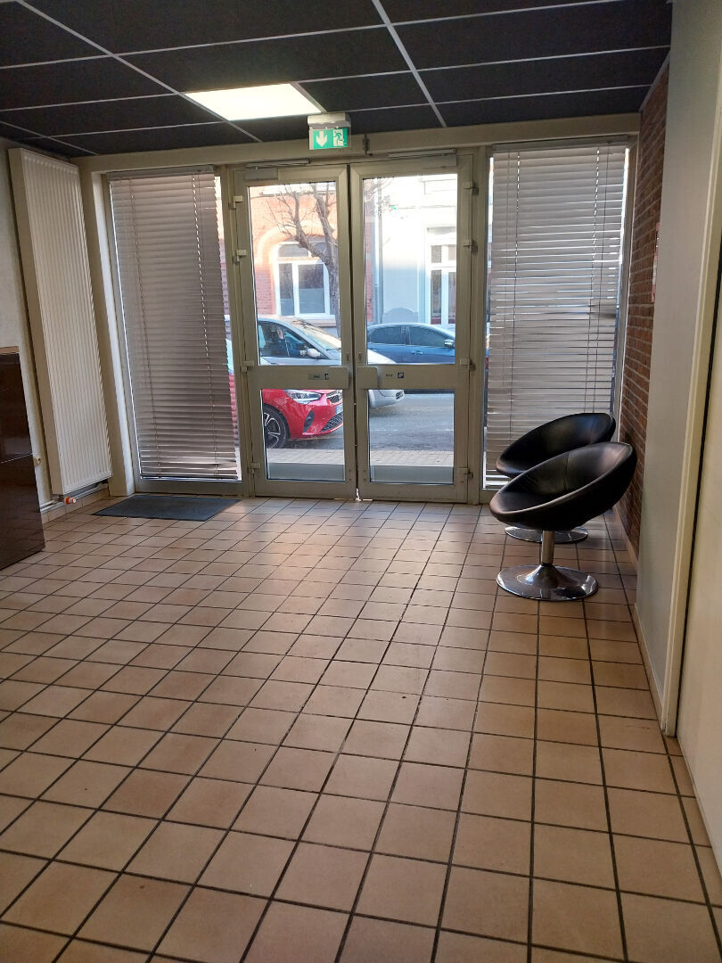 Immeuble avec Local commercial et 2 apt