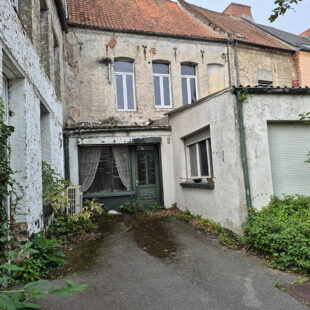 Condé-sur-l’Escaut : Immeuble mixte avec fort potentiel locatif et parking privé