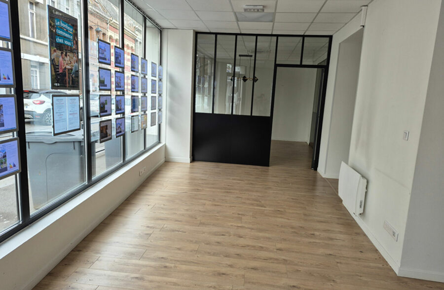 Condé-sur-l’Escaut : Immeuble mixte avec fort potentiel locatif et parking privé