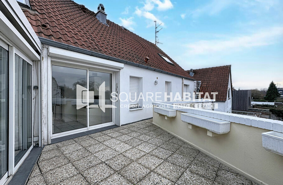 CHARMANT APPARTEMENT T3 AVEC CHEMINÉE ET VERANDA – RONCHIN – GRANDE TERRASSE – GARAGE EN SOUS SOL – CAVE