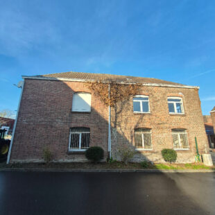 Bâtiment à usage mixte – Opportunité Rare à Attiches