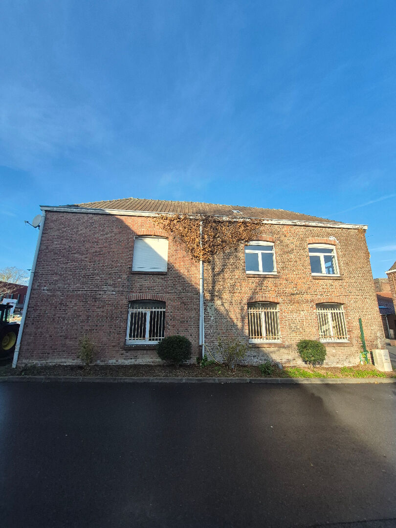 Bâtiment à usage mixte – Opportunité Rare à Attiches