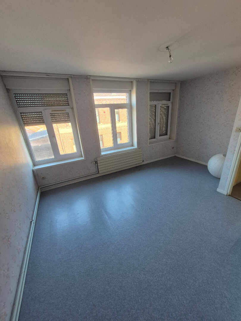 Bâtiment à usage mixte – Opportunité Rare à Attiches