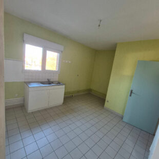 Bâtiment à usage mixte – Opportunité Rare à Attiches