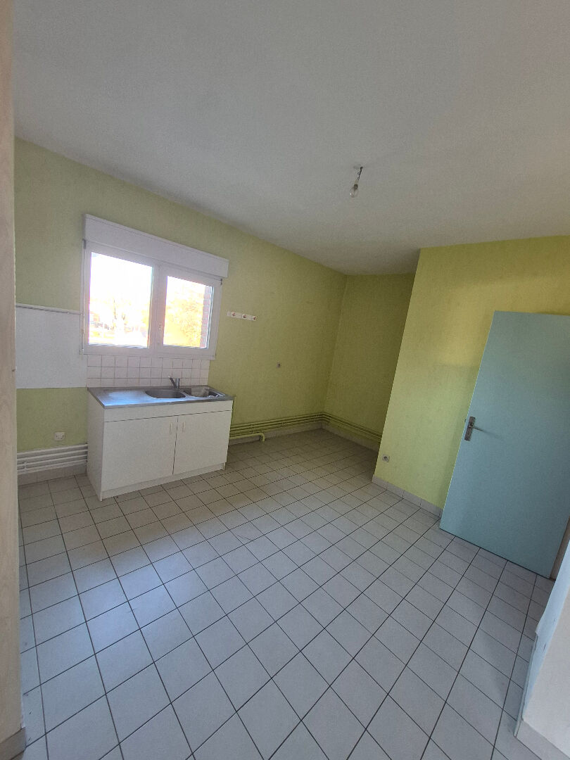 Bâtiment à usage mixte – Opportunité Rare à Attiches