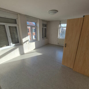 Bâtiment à usage mixte – Opportunité Rare à Attiches