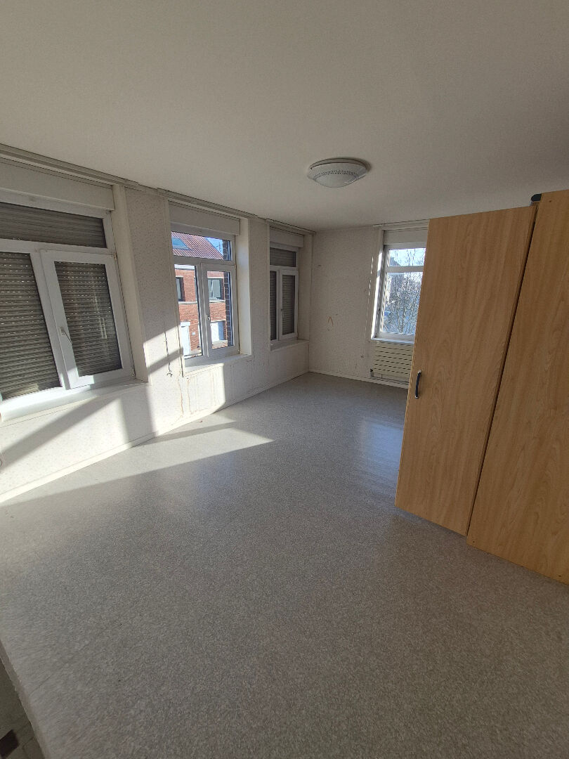 Bâtiment à usage mixte – Opportunité Rare à Attiches