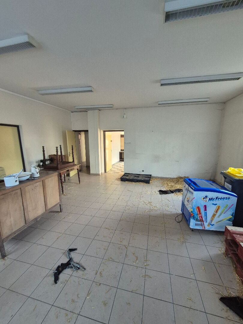 Bâtiment à usage mixte – Opportunité Rare à Attiches