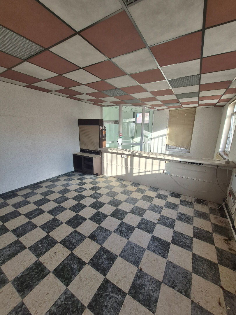 Bâtiment à usage mixte – Opportunité Rare à Attiches